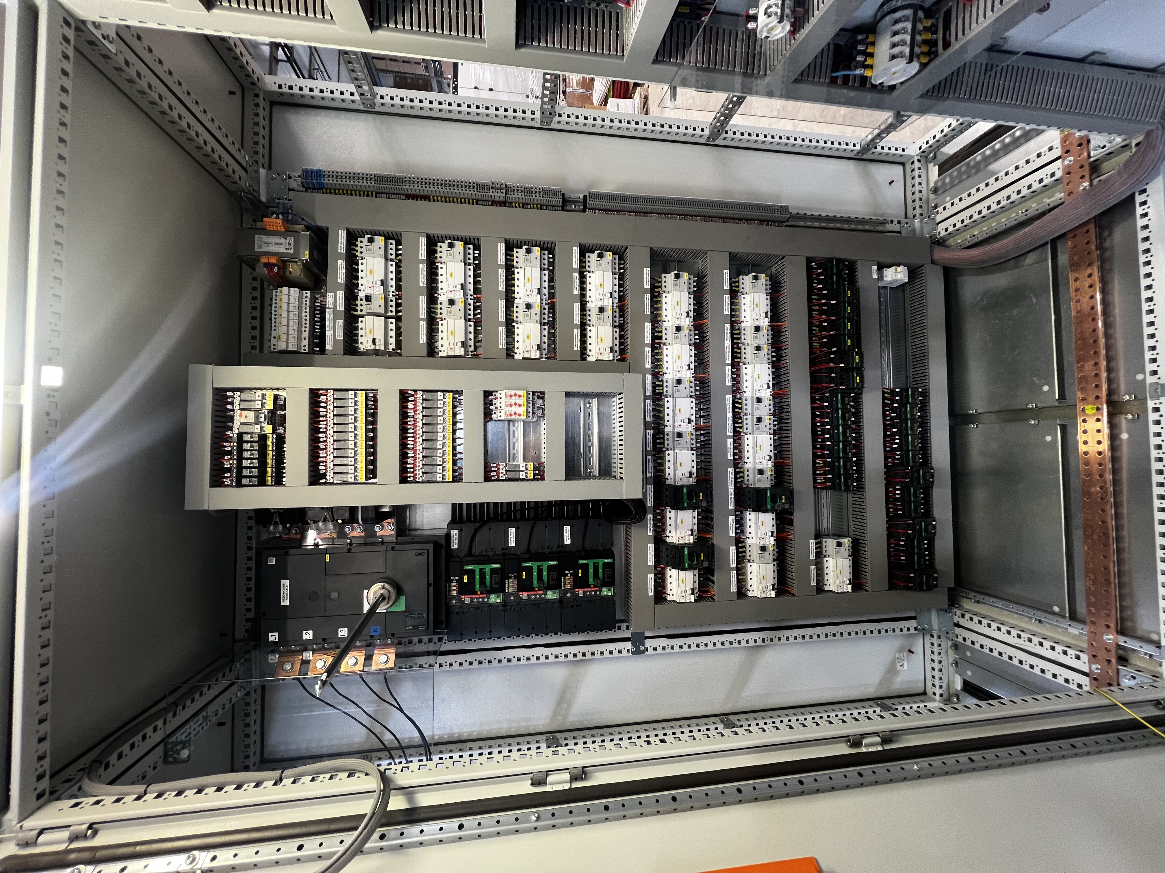 Cablaggio interno quadro BT — intestazione e instradamento conduttori For Electric S.r.l.
